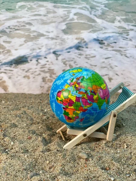 Lehátko Moře Zeměkoule Pláži — Stock fotografie