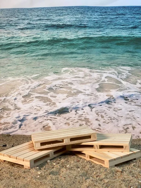 Bord Mer Palettes Bois Trouvent Sur Sable Plage — Photo