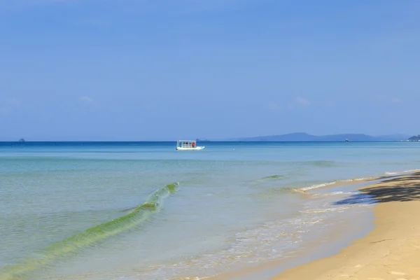 Barco y playa mar — Foto de Stock