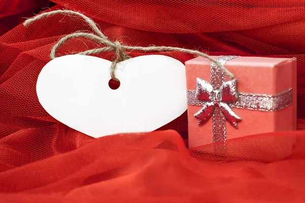 Dans Matériau Tulle Coeur Blanc Avec Une Corde Coffret Cadeau — Photo