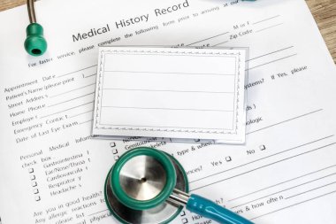 Tıbbi geçmişinde steteskop ve metin için yeri olan bir etiket var. Tıbbi konsept