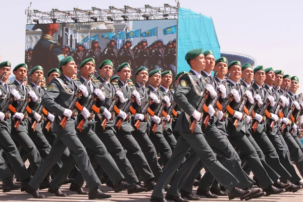 Desfile do Dia da Vitória em 9 de maio em Astana, Cazaquistão Imagem De Stock