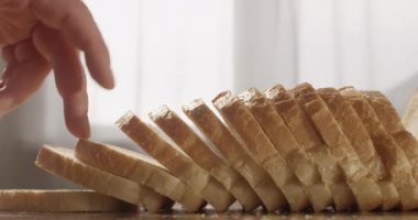 Kırmızı Kamera 'da Dilimlenmiş Ekmek ve Parmak Sayma Çekimi