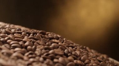 kahve çekirdekleri düşüyor