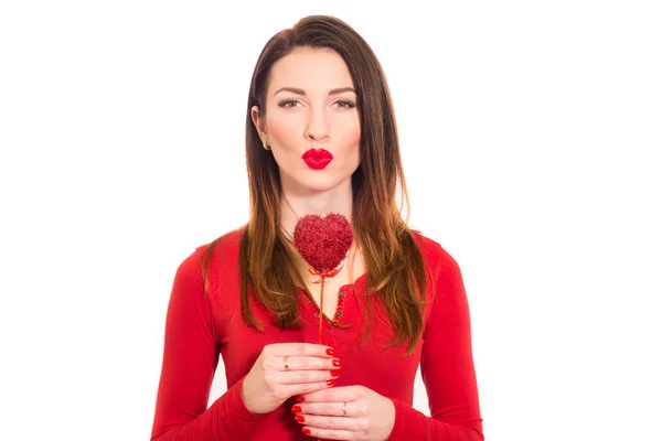 Güzel kız öpüşme Sevgililer izole kırmızı