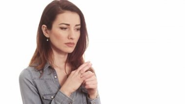 Kadın onu alyans düşünme izole evlilik sorunları hakkında dokunaklı