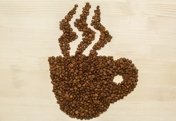 Kahve fincanı kavrulmuş kahvenin bir odun ile yapılan Buhar ile 