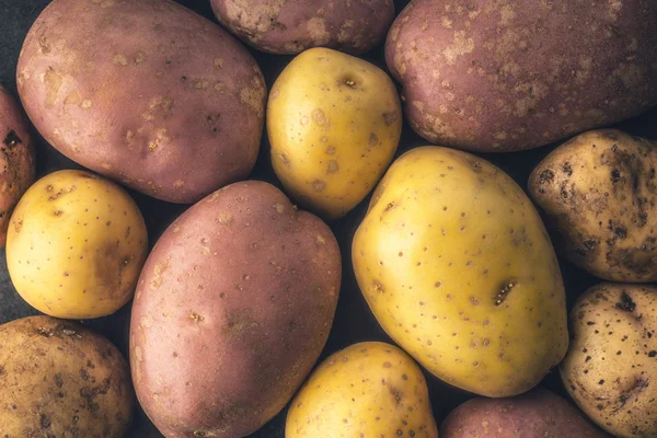 Rå potatis bakgrund — Stockfoto