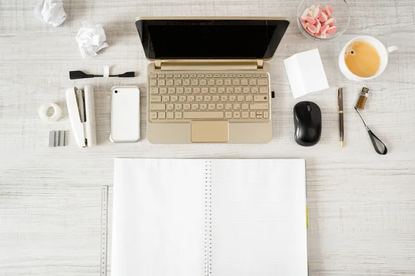 Posto di lavoro in ufficio vista dall'alto — Foto Stock