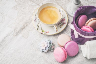 Tatlılar ve süslemeleri yatay ile kahve