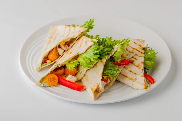 Quesadilla with chicken and corn on a round plate — Stock Photo, Image