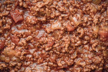 Baharatlı ve domatesli güveç.