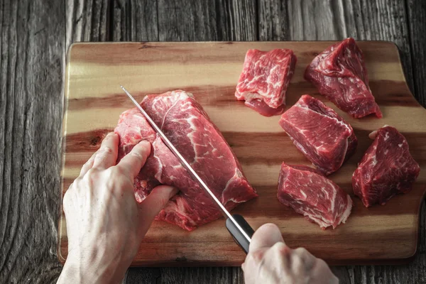 Skära angus nötkött på tabellen trä horisontella — Stockfoto