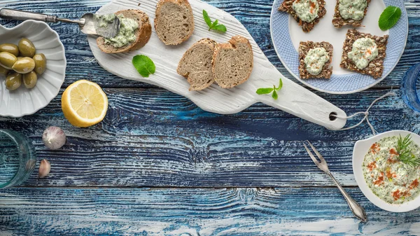 Bread with tzatziki on the blue wooden table with accessorize horizontal — Stock Photo, Image