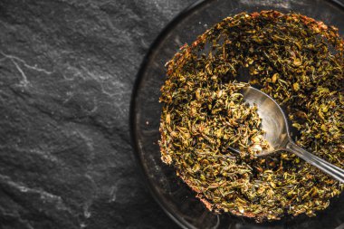 Gyros baharat ve cam kase zeytinyağı karışımı