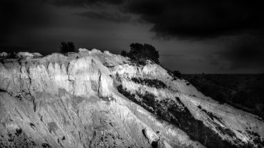 Dağ ayar güneş siyah ve beyaz