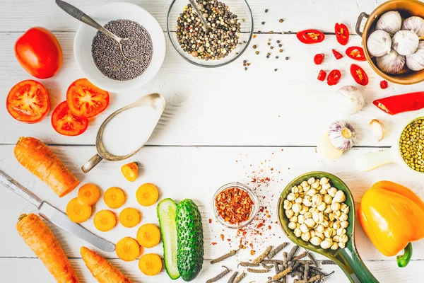 Ingrediënten voor het Midden-Oosten, Kaukasische en Aziatische keuken op de witte tafel horizontale — Stockfoto