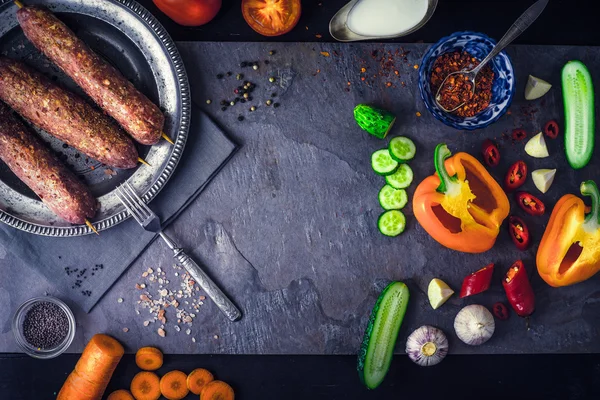 Кебаб з приправами та овочів. Концепція Близького Сходу, азійської і кавказька кухня — стокове фото