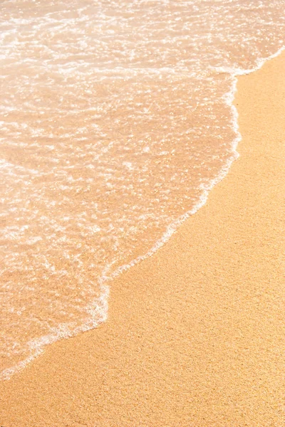 Zand op het strand met de zee Golf verticale — Stockfoto