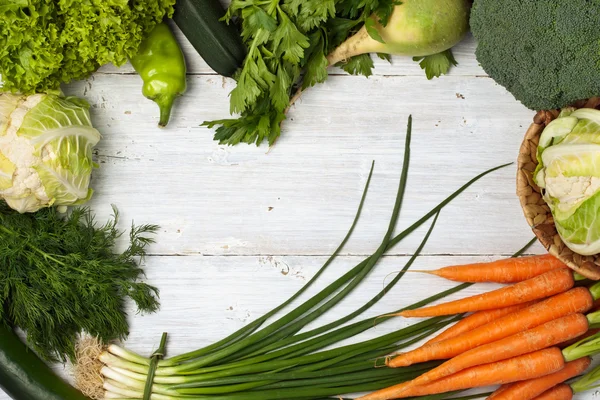 白の背景上の野菜のフレーム — ストック写真