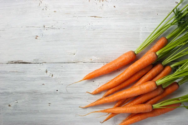 Zanahorias en el fondo blanco — Foto de Stock