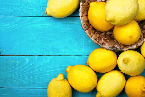 Lemons on the bright cyan background — Stock Photo, Image