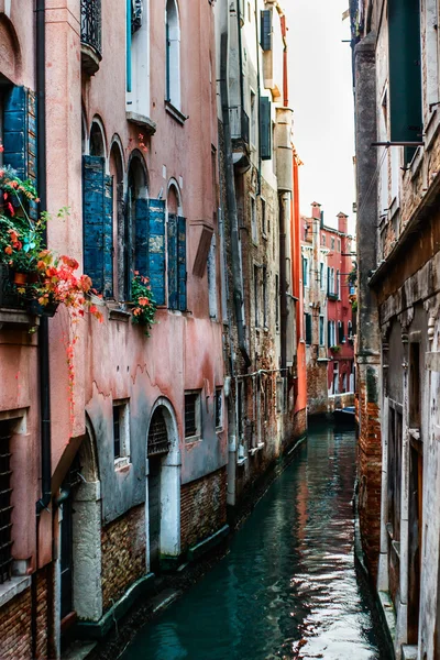 Canal en Venecia — Foto de Stock