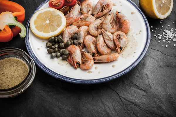 Grilled shrimps with sauce and vegetables on the ceramic plate — Stock Photo, Image