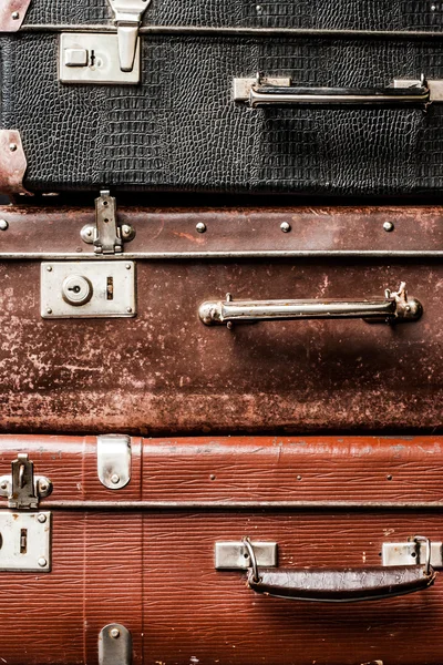 Старые винтажные чемоданы фон — стоковое фото