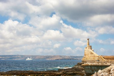 Malta kıyılarında eski deniz feneri