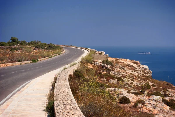 Road at the Dingli cliffs — Stock Photo, Image