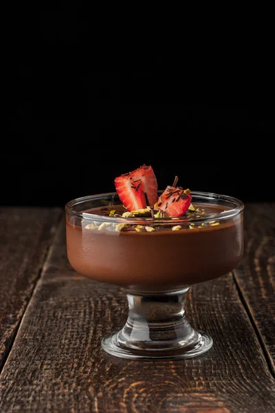 Chocolate cream with strawberry and pistachio in the glass bowl vertical — Stock Photo, Image