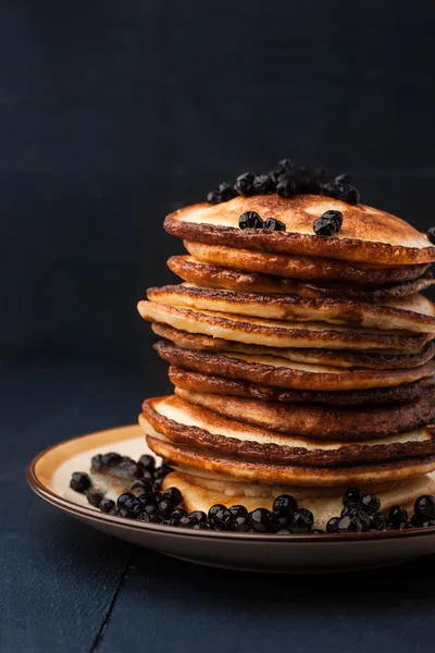 Pancakes with blueberries on the dark wooden table — Stock Photo, Image