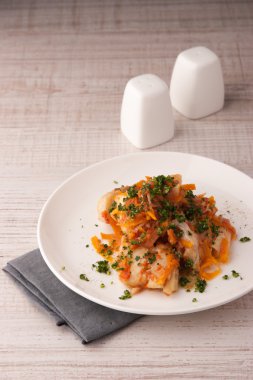 Dikey seramik tabak sebze Marine ile cod