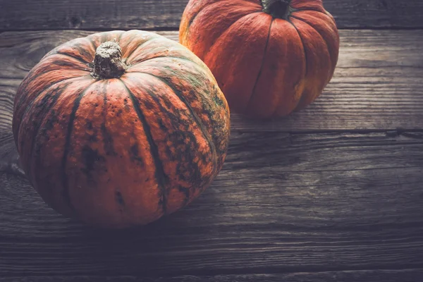 Two pumpkins on the wooden table horizontal — Stock Photo, Image