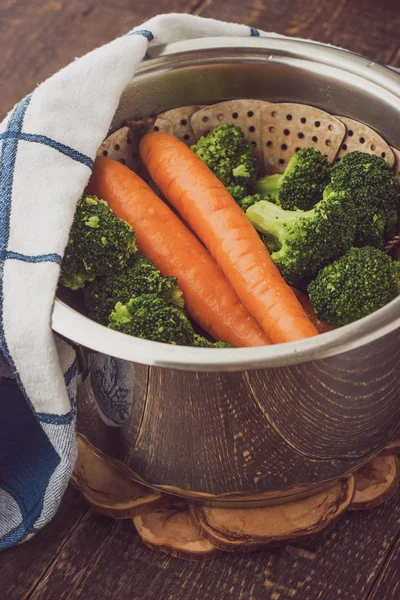 Vegetable for steaming on the wooden table — Stock Photo, Image