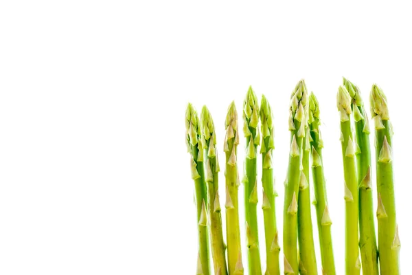 Germogli di asparagi sullo sfondo bianco orizzontale — Foto Stock