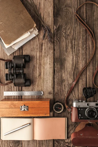 Traveler things on the wooden background top view — Stock Photo, Image