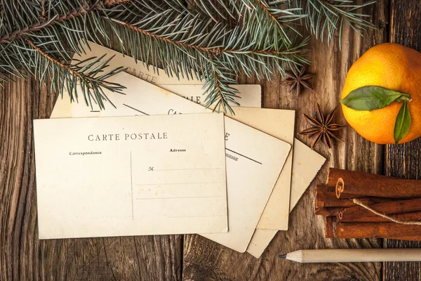 크리스마스 엽서 나무 테이블에 설정 — 스톡 사진