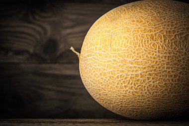 Ahşap masa yatay olgun kavun