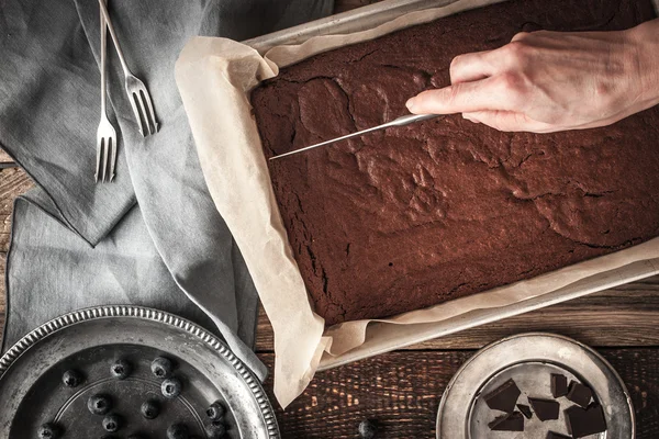Découpe brownie au chocolat horizontal — Photo