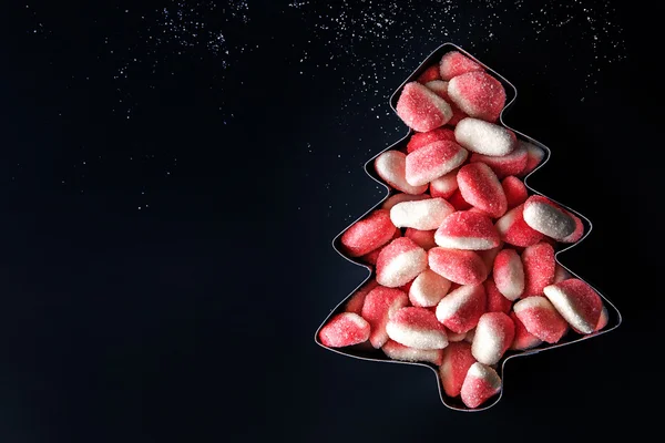 Рождественская елка в форме печенья — стоковое фото