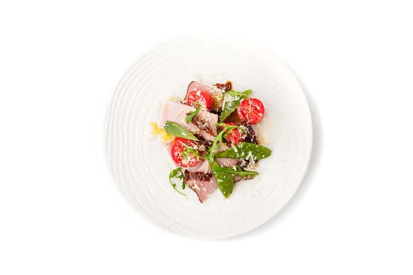 Salad with smoked ham and arugula in the white ceramic plate — Stock Photo, Image