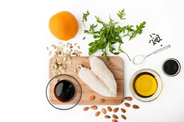 Salata tavuk ve portakal için malzemeler