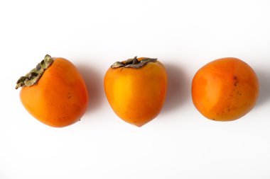 Beyaz arka planda yatay hurma