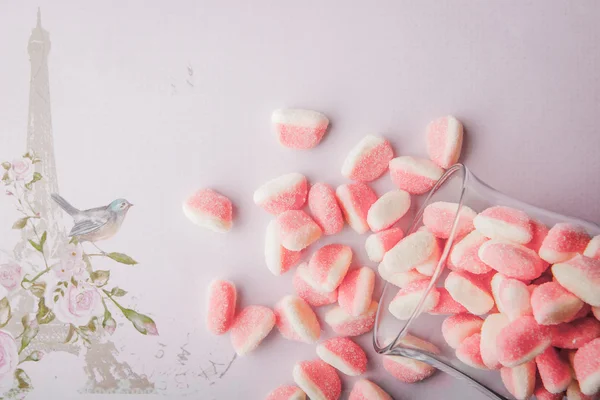 Фруктовые желе на романтическом розовом фоне — стоковое фото