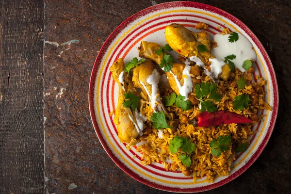 Chicken curry on the stone table top view — Stock Photo, Image