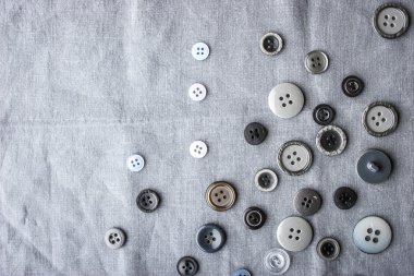 Düğmeleri kumaş siyah ve beyaz yatay