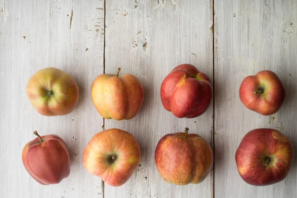 Summer apples on a white wooden table — Stock Photo, Image