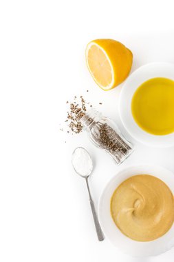 Baharat beyaz arka plan üzerinde dikey ayarla